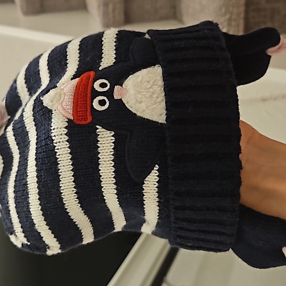 NWT Girls Penguin Hat - Picture 3 of 6
